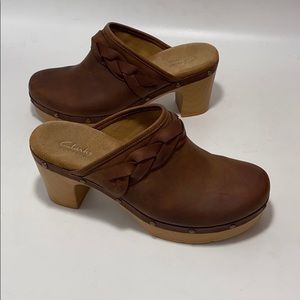 Clarks artisan Ledella Meg Cow Brown clogs